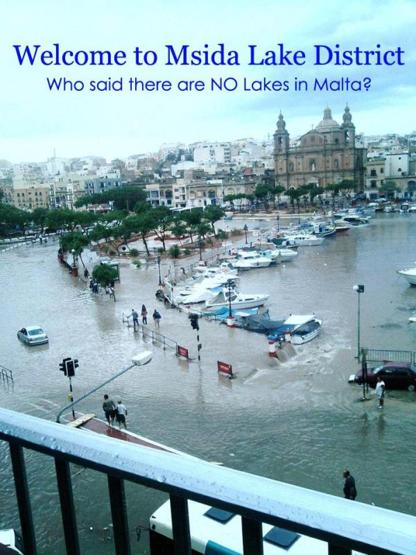 enchente e humor em Malta